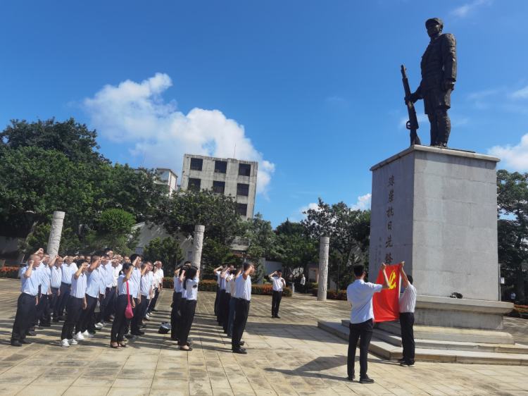賡續紅色基因 奮進(jìn)時(shí)代征程 ——市國資委機關(guān)聯(lián)合市環(huán)發(fā)公司開(kāi)展主題黨日暨清廉國企教育活動(dòng)(圖2)
