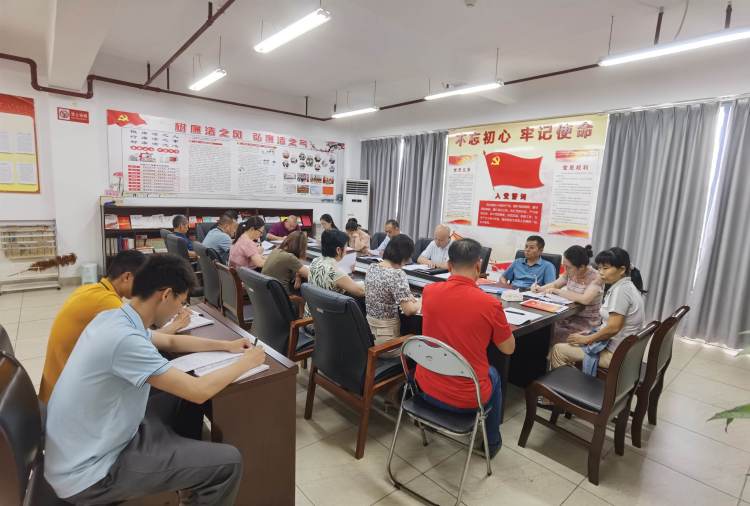 市環(huán)發(fā)公司召開(kāi)支部黨員大會(huì )集體學(xué)習暨進(jìn)行預備黨員轉正(圖2)